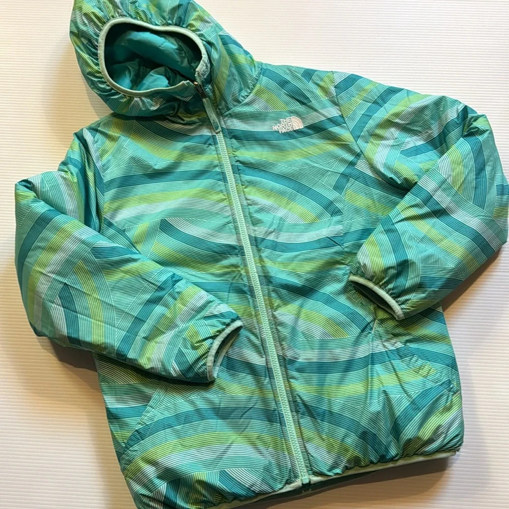 The North Face reversible puffers jacket.  Green, yellow, white swirl. Girls XL